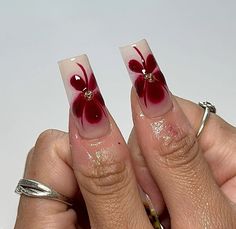 hibiscus nail art 🌺 Hibiscus Nail Art, Hawaiian Nails, Dark Pink Nails, Girly Nails, Airbrush Nails, Amazing Nails, Glamorous Nails, Burgundy Nails