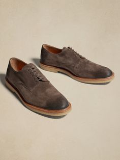 Jarret Suede Oxford with Crepe Sole | Banana Republic Mens Dressy Casual, Beach Wedding Shoes, Men's Wedding Shoes, Man Office, Suede Oxfords, Everyday Luxury, Office Shoes, Wedding Guest Shoes, Mens Casual Dress