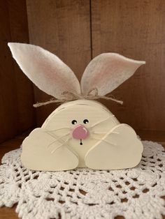 Painted Bunny Faces On Wood, Spring Primitive Crafts, Wooden Easter Crafts, Easter Wood Projects, Rabbit Craft, Wooden Easter Decorations, Easy Homemade Christmas Gifts