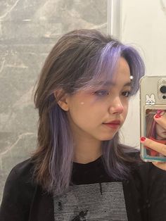 Идеи для стрижки Малет Hair Colour Trends 2023 Short Hair, Brown And Dyed Hair, Colored Peekaboo Hair, Purple Curtain Bangs, Short Peekaboo Hair, Purple Underneath Hair, Hair Dye Styles, Hair Dyed Underneath, Hidden Hair Color