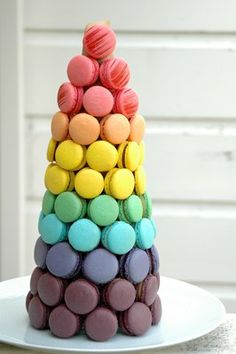 there is a cake made to look like a pyramid