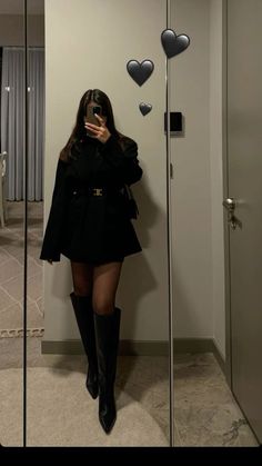 Maksi Design, Country Outfitter Boots, Beautiful Curly Hair, Mirror Pic, Selfie Ideas, Casual Winter Outfits, Cute Selfie Ideas, Winter Outfits Women, Winter Casual