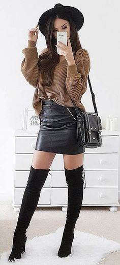 Skirt Leather Outfit, Leather Skirt Outfit Winter, Winter Mode Outfits, Leather Skirt Outfit, Black Leather Skirt, Winter Skirt Outfit, Trendy Skirts, Hipster Outfits, Black Leather Skirts