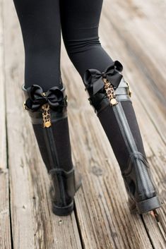 Cute Rain Boots, Hunter Rain Boots, Creation Couture, Boot Camp, Rubber Boots, Rainy Day Outfit, Boots Outfit, Hunter Boots