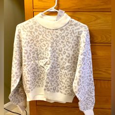 Abercrombie & Fitch Sweater. Cream Base With Beautiful Silver And Gold Design. Very Soft. Bundle Discounts Are Offered Fitted White Sweatshirt For Fall, White Cropped Sweater For Fall Loungewear, Beige Crewneck, Reversible Sweater, Chevron Sweater, Faux Fur Sweater, Gold Sweater, Winter Knit Sweater, Fur Sweater