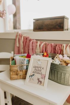 a white table topped with a basket filled with food next to a sign that says la puana mama