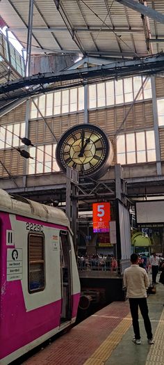 Mumbai's last station has this amazing clock I have always been amazed to watch this. Mumbai City Photography, Mumbai Aesthetic, Neoclassical House