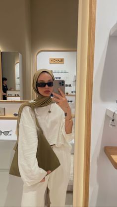 The fashion world has been revolutionized by the modest fashion trend in recent years, with hijabs and modest clothing becoming increasingly popular worldwide Hijabi Fashion Summer, Kemeja Dress, Elegant Hijab, Stylish Outfits Casual, Trend Outfit, Dress Gamis, Street Hijab Fashion