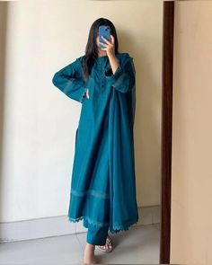 Pakistani Kurti, डिजाइनर कपड़े, Simple Dress Casual, Lawn Work, Stylish Kurtis Design, Latest Dress Design, Suit Shirt, Pakistani Fancy Dresses, Mode Abaya