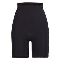 With a hem that hits just above the knee, this Sculpting Short smooths your upper legs while shaping and lifting your butt. The whisper-soft and seamless construction makes this piece a necessity for enhancing your body' natural shape. If you prefer more comfort for everyday wear, we recommend selecting a size up.