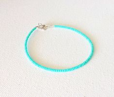 Minimalist Blue Bracelets With Tiny Beads, Turquoise Beaded Bracelets With Tiny Beads, Dainty Turquoise Beaded Bracelets For Beach, Minimalist Beaded Turquoise Bracelet, Adjustable Turquoise Anklet With Tiny Beads, Average Woman, Tiny Bead Bracelet, Diy Friendship Bracelets Tutorial, Bracelets Tutorial