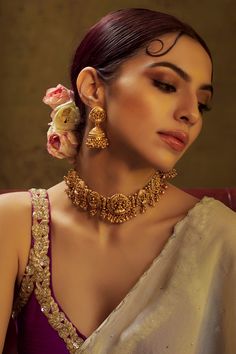 Gold Finish Kundan Polki Temple Choker Necklace Set Design by VASTRAA Jewellery at Pernia's Pop Up Shop 2024 Good Choker Necklace, Indian Gold Jewellery Aesthetic, Jewellery Design For Bride, Gold Temple Jewellery Choker, Choker Indian Jewellery, Chokers Gold Indian Bridal Jewelry, Temple Design Necklace Gold, Indian Jwellery Shoot Ideas, Bridal Gold Set Design