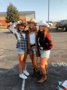 Country Outfits For School Spirit Week, Farmer Day Spirit Week Outfit, Country Vs Country Club Outfits Spirit Week, Cowgirl Football Game Outfit, Country Dress Up Day At School, Country Outfits Spirit Week, Western Day Outfit, Music Genre Outfits Spirit Week, Country Va Country Club Spirit Day