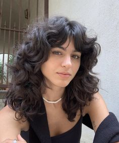 Shaggy Haircuts For Women, Shaggy Bobs, Hush Cut, Shaggy Haircut, Curly Layers, Shaggy Hairstyles, Natural Curly Hair Cuts, Shaggy Haircuts, Curly Hair Photos