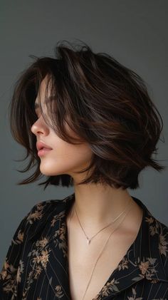 Short Haircut Style Women, Chin Length Hair Wavy Curls, Short Haircuts For Voluminous Hair, Feminin Short Haircut, Classy Shoulder Length Haircut, Shoulder Length Hair Short Neck, Simple Short Haircuts For Women, Shaped Bob Hairstyles, Voluminous Short Haircut