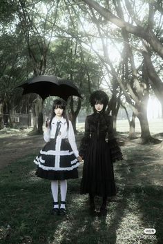 Vkei Aesthetic Wallpaper, Dark Lolíta Outfit, Old School Egl, Egl Fashion Gothic, Goth Lolitas, Classic Lolita, Lolita Outfit, J Goth, Dollcore Outfits