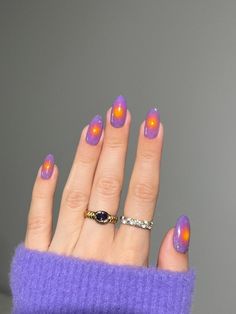 Embrace mystic beauty with aura nail designs: iridescent hues and ethereal gradients that capture your unique energy and style. Funky Purple Nails, Aura Nail Designs, Aura Nail, Sunset Nails, Bridesmaids Nails, Aura Nails, Aurora Nails, Confetti Nails, Airbrush Nails