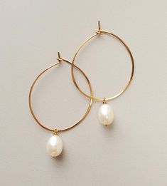 LEXI freshwater pearl hoop earrings Coin Pearl Earrings, Homemade Earrings, Pearl Jewelry Design, Dangle Hoop Earrings, Hoop Earrings Gold, Wire Work Jewelry, Work Jewelry, Pearl Hoop Earrings, Earrings Pearl