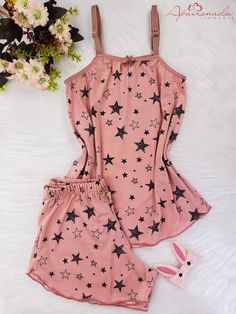 Lindo Pijama infantil, perfeito para suas crianças dormirem bem e super confortável, fora que o tecido é lindo Book Art Diy, Japanese Fashion, Art Diy, Pajama Set, Baby Dolls, Cold Shoulder Dress, Pajamas, Summer Fashion