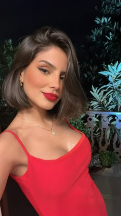 Short Hair Selfie, Hair Cuts Oval Face, Short Hair 40, Pink Tiktok, Photography Sport, Shot Hair Styles, Penteado Cabelo Curto, Aesthetic Pinterest