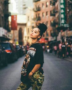 Look Hip Hop, Looks Hip Hop, Chique Outfits, Camo Pants, Streetwear Fashion Women, Baddie Outfits, Hip Hop Fashion, Street Styles