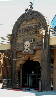 the entrance to pirates bar and grill