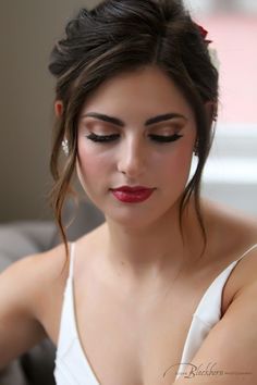 Step-by-Step Tutorial: Create a Stunning Braided Bun Hairstyle Perfect Wedding Makeup, Amazing Wedding Makeup, Gorgeous Wedding Makeup, Wedding Hairstyles And Makeup, Winter Wedding Photos, Wedding Makeup Tips