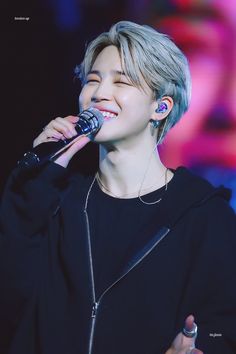 TENSION UP on Twitter: "181209 LYS IN TAOYUAN #지민 #JIMIN #방탄소년단 #BTS⁠ ⁠⁠ ⁠⁠ ⁠ @BTS_twt 지민이 미소 하나에 피로 한방에 날라가버렷!!!!… " Jimin Eye Smile, Jimin Smile, Eye Smile, Park Ji Min, Pop Bands, Park Jimin Bts, Bts Bangtan Boy, Busan, Bts Boys