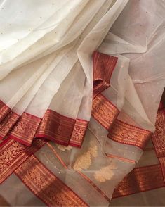 White And Red Saree, Red And White Saree, Royal Fabric, Simple Saree Designs, Cotton Saree Designs, Fashionable Saree Blouse Designs, Indian Saree Blouse, Indian Saree Blouses Designs, Simple Sarees