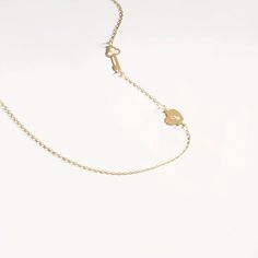 La clé de chaque cœur fermé est l'amour. Un pendentif clé en or déverrouillera son cœur. Gardez les souvenirs les plus doux que vous aviez avec vos proches près de votre cœur.  
  Vous aurez: 
   - 14 carats collier artisanal en or solide 
   - 100% US Sourced Jewelry  
   Taille  
  - matériau: 14 carats solide or 
   
   - hauteur du pendentif: 14 mm 
   - Largeur du pendentif: 7 mm 
   - Style de chaîne: chaîne de câble 
   - longueur de chaîne: 18 pouces  
 
 

  Vous obtiendrez un certifi Elegant Two Keys Necklace As Gift, Elegant Two Keys Necklace Gift, Elegant Two Keys Necklace For Gift, Gold Heart Necklace With Two Keys, Closed Heart, Lock And Key Necklace, Heart Lock And Key, Key And Lock, Gold Certificate