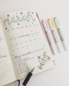 15 Super Pretty Monthlies ... Inspiration for your bullet journal or candy for your eye, it's all good. Like this soft calendar with spring flowers. March Bullet Journal, Bullet Journal Monthly Spread, Bullet Art, Goals Bullet Journal, Monthly Overview, Journal Organization, Dot Journals