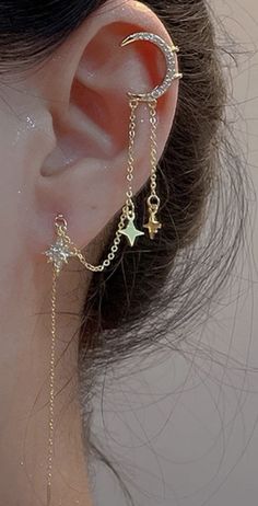 Stylish Jewelry Accessories, Daith Piercings, Ear Jewellery, Pretty Jewelry Necklaces, Photographie Portrait Inspiration, Ear Cuff Earings, Girly Accessories