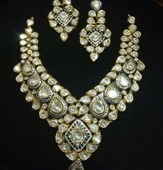 Jadau Jwellery, Indian Wedding Jewelry Sets, Neck Pieces Jewelry, Bridal Jewelery, Jewelry Photos, Sabyasachi Jewellery, Diamond Jewelry Set