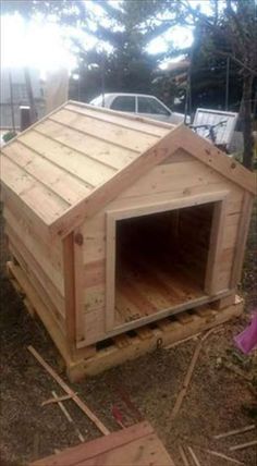 a dog house made out of pallet wood