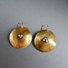 Etched Brass Earrings, Oxidized Metal Jewelry, Round Disc Earrings, Artisan Jewelry, Shillyshallyjewelry, Handmade Jewelry #EtchedBrass #GiftsForHer #RoundDiscEarrings #MetalEarrings #MetalJewelry #OxidizedMetal #HandmadeJewelry #ArtisanJewelry #BrassEarrings #shillyshallyjewelry Gold Disc Earrings, Grosse Pointe, Gold Disc, Disc Earrings, Metal Earrings, Brass Earrings, Metal Jewelry, Artisan Jewelry, Beautiful Jewelry