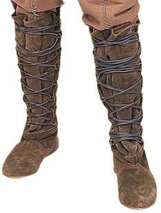 Gladness of Heart: Positively Medieval Refashion! #yogapantsformenideas Medieval Footwear, Scout Ranger, Fun Boots, Ranger Boots, Medieval Boots, Encouraging Thoughts, Bespoke Clothing, Christian Woman