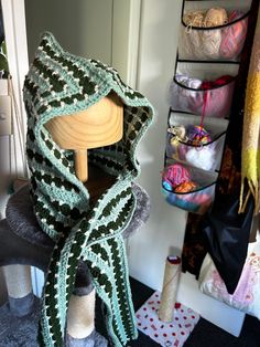 handmade with love ♡︎ - can make customs in different colours Crochet Hood Scarf, Hoodie Scarf Crochet Pattern, Crochet Hoodie Scarf, Scarf With Hood Crochet, Trenta Hood Crochet, Crochet Scoodie, Crochet Bear Hooded Scarf, Crochet Hooded Scarf, Crochet Hood