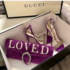 Publicación de Instagram de Zapateras • 30 de Jun de 2018 a las 1:24  UTC Purse Outfit, Girls Heels, Handbag Shoes, Gucci Handbags, Gucci Bags, Designer Heels, Louis Vuitton Twist Bag, Bling Bling, Luxury Shoes