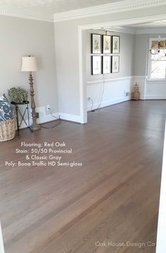 an empty living room with hard wood floors and white paint on the walls is shown