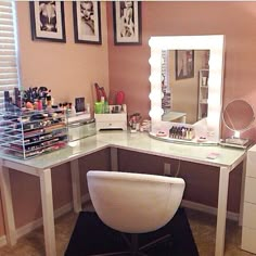 A Corner Vanity. Get inspired & see more amazing Beauty Room Designs at http://thebeautyroom.abeautyfulworld.com/. Corner Makeup Vanity, Corner Vanity, Makeup Station, Diy Vanity, Makeup Rooms, Makeup Room