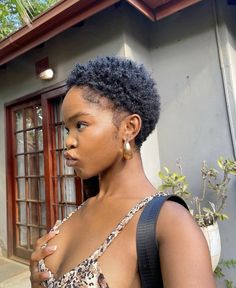 Short Hairstyles 4c Hair For Women, Twa Rubber Band Hairstyles, Big Chop Hair Growth Journey, 4c Haircut For Women, Short Hair With Big Forehead, Twa Cornrows Short Hair, Short Afro 4c Hair, Pixie Haircut 4c Hair, Black Buzzcut Women