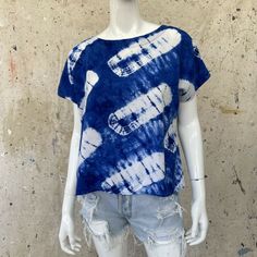 a mannequin wearing a blue and white tie - dye t - shirt on display