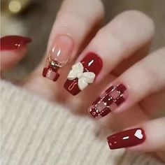 Gorgeous Winter Nails, Sweet 16 Red Nails, Cherry Red Nail Art, Nail Art Aesthetic Red, Cute Red Nail Designs, Burgundy Nails Acrylic Design, Wedding Nails Red, Red Nails Acrylic Design, Friend Nails