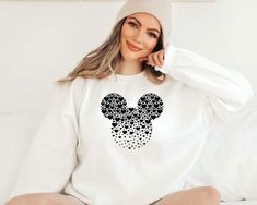 Cute White Mickey Mouse Sweatshirt, Cute Minnie Mouse Crew Neck Sweatshirt, Winter White Mickey Mouse Sweatshirt, White Mickey Mouse Winter Sweatshirt, Casual Minnie Mouse Long Sleeve Sweatshirt, White Mickey Mouse Sweatshirt For Winter, Casual Long Sleeve Minnie Mouse Sweatshirt, White Cotton Mickey Mouse Sweatshirt, Casual White Mickey Mouse Sweatshirt