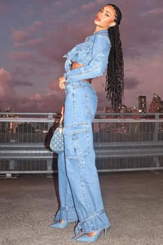 Cargo Jeans Outfit Women, Denim On Denim Looks, Ombré Hair, All Jeans, Swimming Outfit, Free Dresses, Love Hurts, Cargo Jeans, Denim Outfit