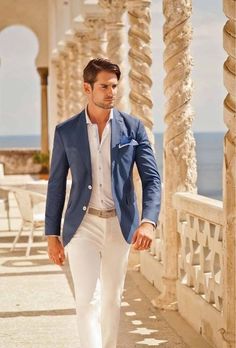 Ideal for Friday night dinner. Very classy and stylist but also a little casual. Beach Wedding Style, Summer Wedding Attire, Cocktail Party Outfit, Mens Fashion Blog, Summer Wedding Outfits, Sharp Dressed Man, Men Beach, Summer Suits, Wedding Suits Men