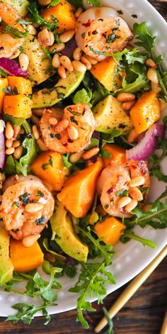 Shrimp Avocado Salad with Arugula, Mango, Pine Nuts - in a white bowl. Shrimp Avocado Salad, Bbq Parties, Prawn Salad, Salad Lunch, Shrimp Avocado, Mango Salad, Red Onions, Light Dinner, Summer Salad