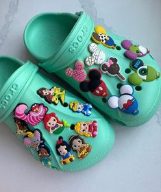 Croc Jibbitz Ideas, Toy Story Slinky, Red Crocs, Charms Crocs, Croc Jibbitz, Disney Olaf