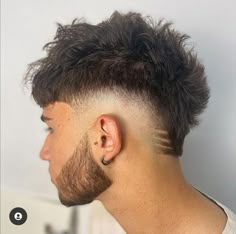 Men Haircut Mohawk, Taper Fade Short Hair, Fade Haircut Styles, Haircut Selfie, Short Fade Haircut, Mohawk Haircut, Photo Hijab, Curly Hair Fade, Mens Haircuts Short Hair