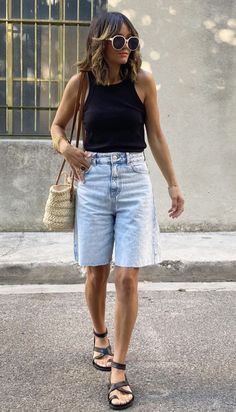 Bermuda Shorts Outfit Women, Long Shorts Outfits Women, Denim Bermuda Shorts Outfit, Bermuda Shorts Outfit, Jean Short Outfits, Denim Shorts Outfit, Shorts Outfits Women, Summer Shorts Outfits, Instagram Look